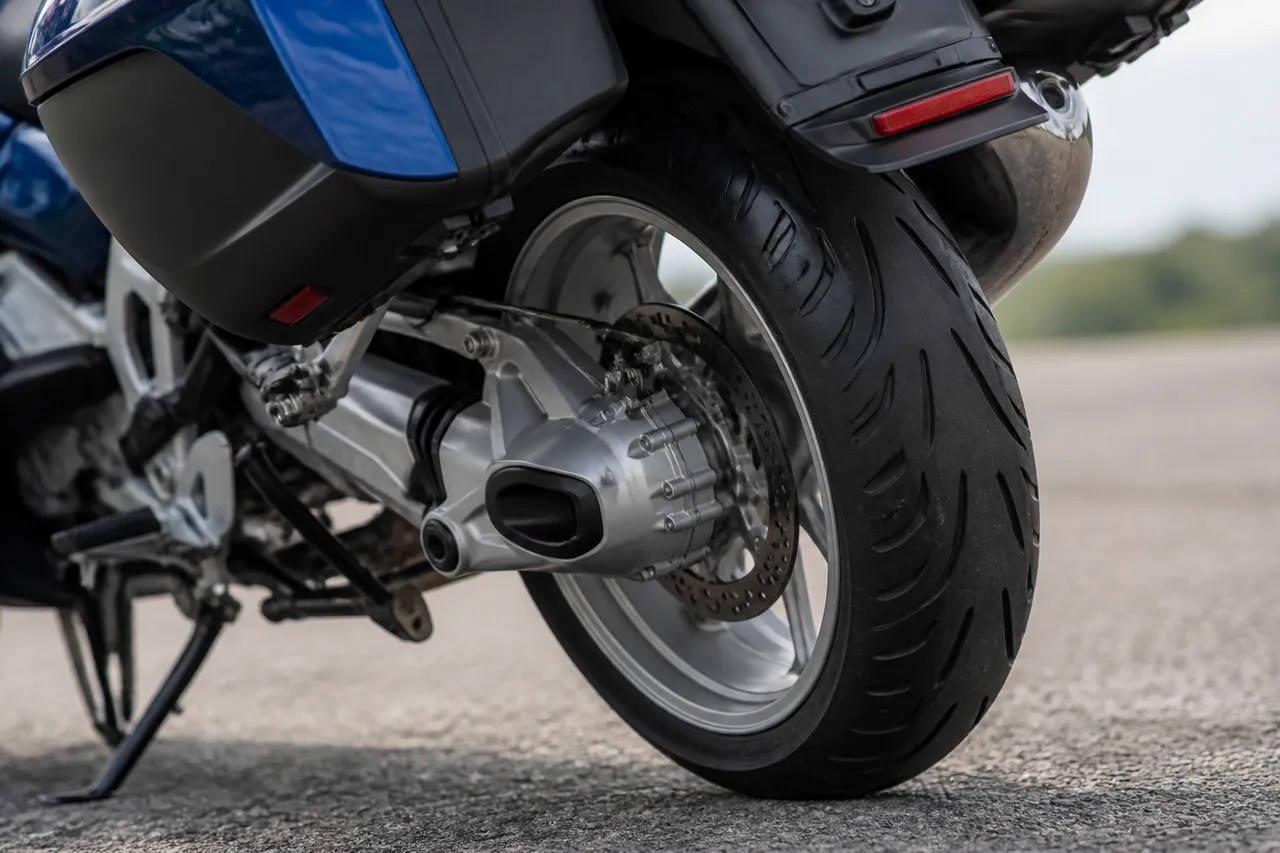 Cardan arrière d'une moto routière
