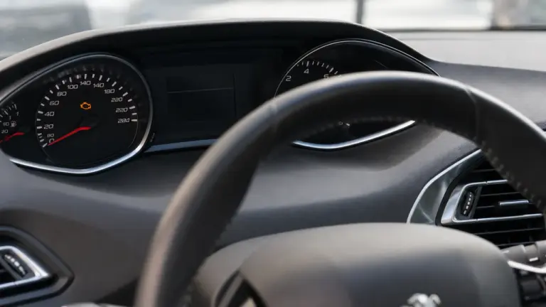 Défaut moteur Peugeot 308 avec voyant moteur orange