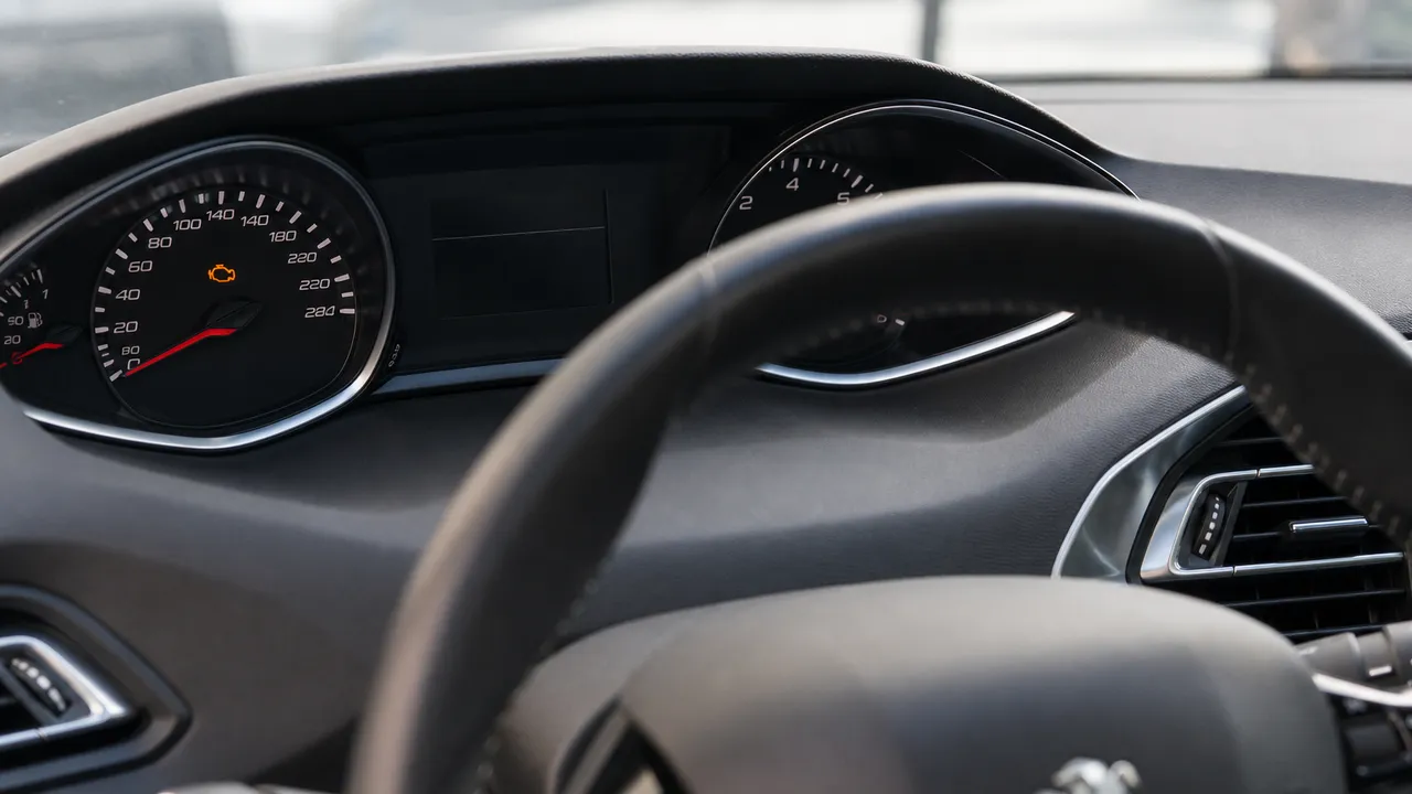 Défaut moteur Peugeot 308 avec voyant moteur orange
